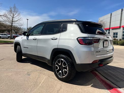 Used 2025 Jeep Compass Trailhawk image 8