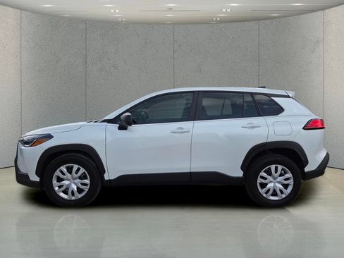 Used 2025 Toyota Corolla Cross L FWD image 9