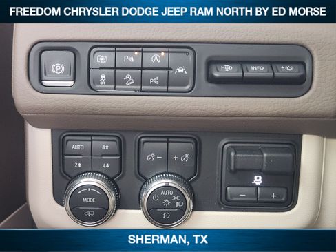 Used 2023 GMC Yukon XL Denali w/ Denali Reserve Package AWD/4WD image 16