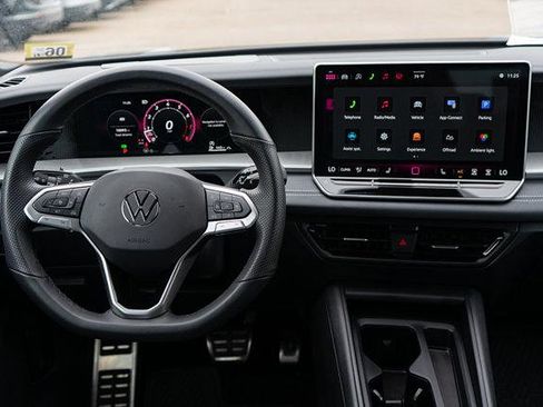 Used 2026 Volkswagen Tiguan SE R-Line AWD/4WD image 12