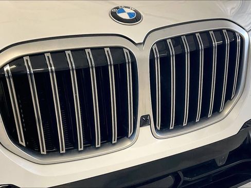Used 2025 BMW X7 xDrive40i w/ M Sport Package image 30
