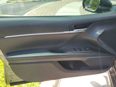 Used 2022 Toyota Camry SE w/ Audio Upgrade Package FWD image 18