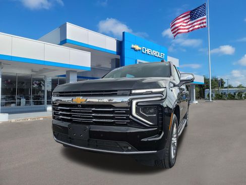Used 2026 Chevrolet Suburban Premier w/ Sun And Tow Package AWD/4WD image 7