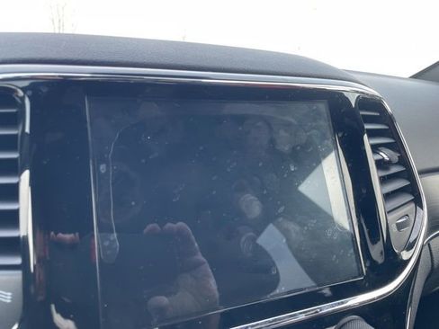 Used 2020 Jeep Grand Cherokee Limited w/ Premium Lighting Group image 9