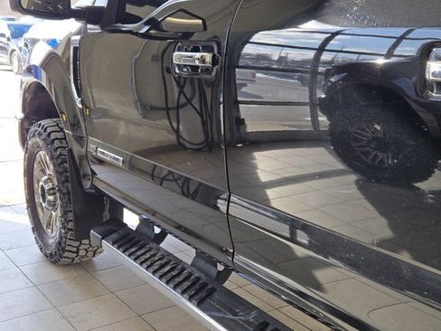 Used 2022 Ford F250 XLT w/ Black Appearance Package image 16