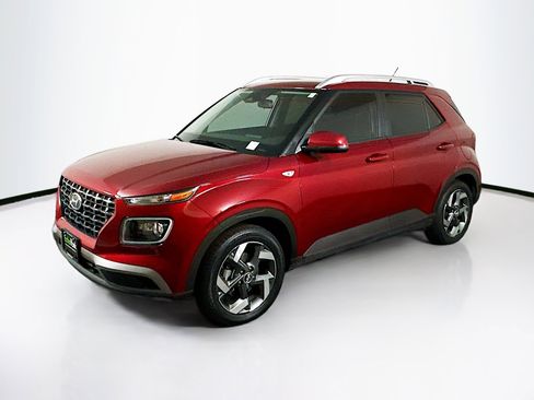 Used 2024 Hyundai Venue Limited image 3
