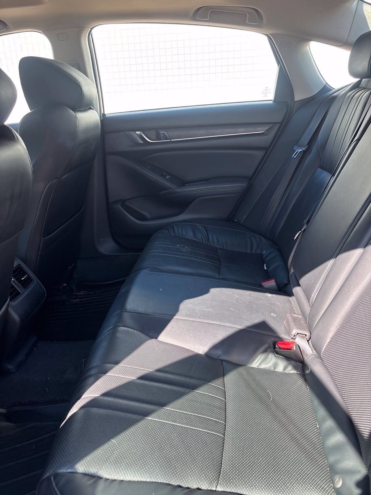 Used 2018 Honda Accord Touring image 16