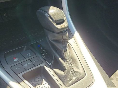 Used 2021 Toyota RAV4 LE image 25