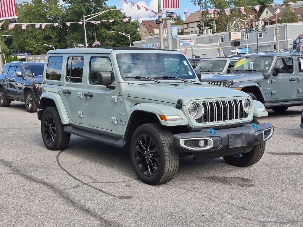 Used 2024 Jeep Wrangler Unlimited Sahara w/ Technology Group AWD/4WD image 3