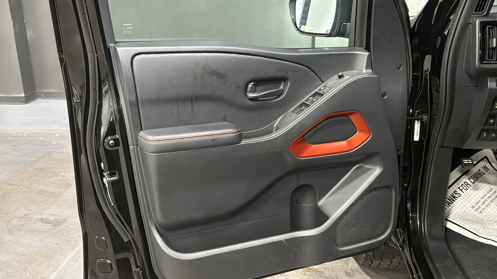 Used 2026 Nissan Frontier PRO-4X AWD/4WD image 9
