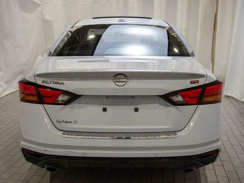 Used 2023 Nissan Altima 2.5 SR w/ SR Premium Package image 5