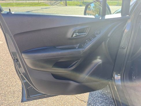 Used 2018 Chevrolet Trax LT image 11