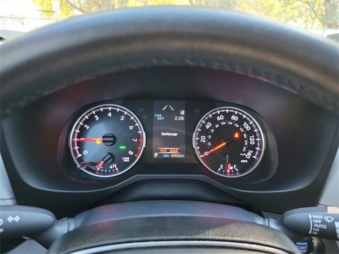 Used 2019 Toyota RAV4 XLE Premium image 17