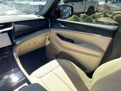 New 2026 Jeep Grand Cherokee L Limited image 38