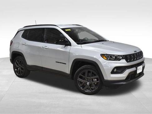 New 2026 Jeep Compass Latitude image 4