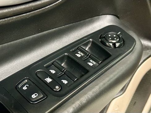 Used 2016 Jeep Renegade 75th Anniversary image 18