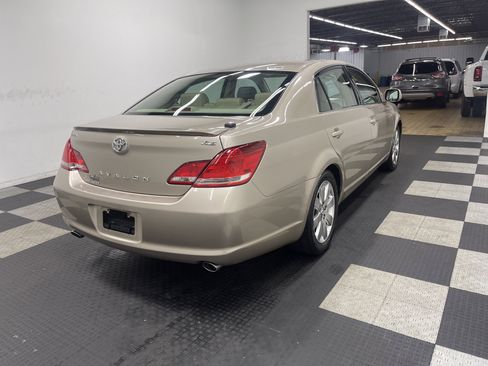 Used 2005 Toyota Avalon XLS image 5