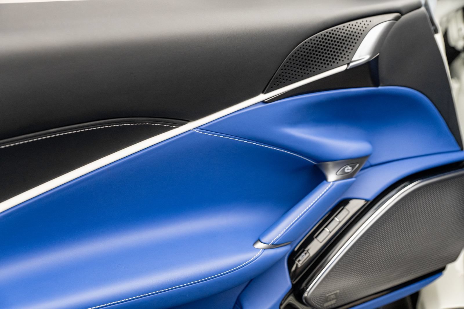 Used 2025 Ferrari Roma Spider RWD image 26