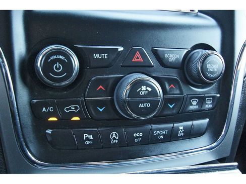 Used 2018 Jeep Grand Cherokee Laredo image 22