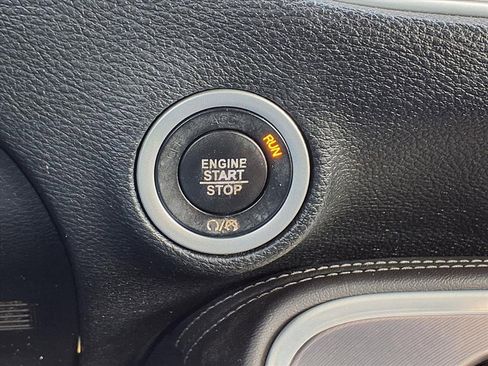 Used 2019 Dodge Challenger SXT image 14