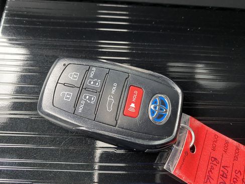 Used 2025 Toyota Sienna XSE image 38