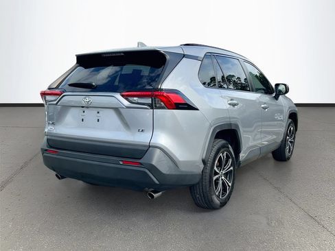Used 2021 Toyota RAV4 LE FWD image 7
