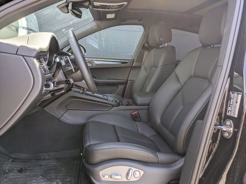 New 2025 Porsche Macan image 5