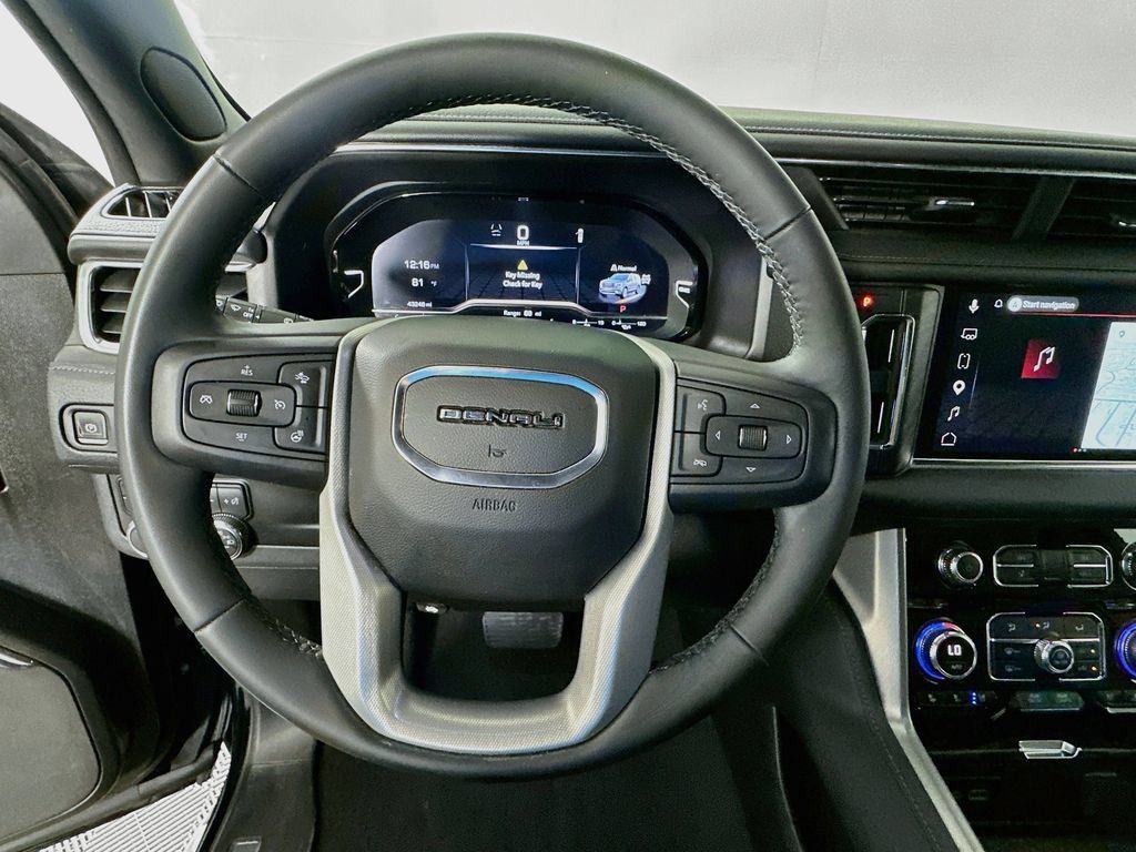 Used 2023 GMC Yukon XL Denali AWD/4WD image 11