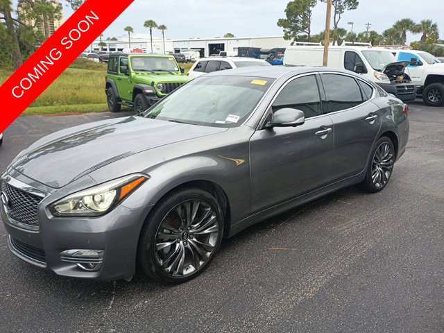 Used 2019 INFINITI Q70 Luxe RWD image 2
