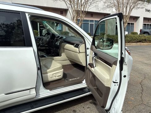 Used 2015 Lexus GX 460 Luxury image 20