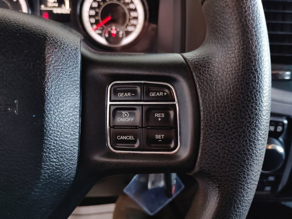 Used 2018 RAM 1500 Express AWD/4WD image 23