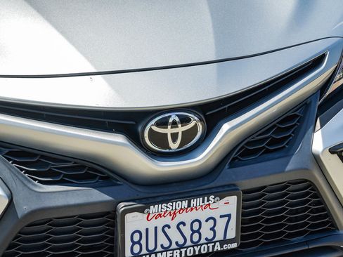 Used 2021 Toyota Camry SE w/ Convenience Package FWD image 10