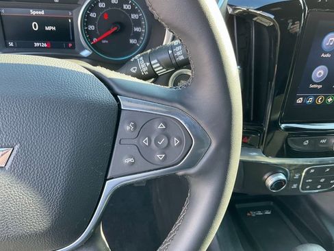 Used 2023 Chevrolet Traverse LT image 12