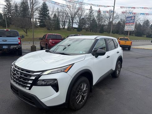 Used 2024 Nissan Rogue S image 1