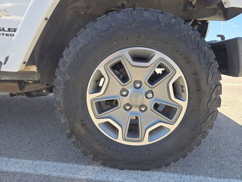 Used 2013 Jeep Wrangler Unlimited Sahara w/ Trailer Tow Group AWD/4WD image 26