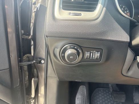 Used 2018 Jeep Compass Latitude w/ Popular Equipment Group image 18