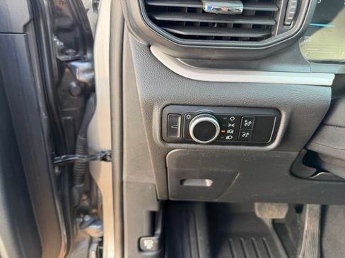 Used 2023 Ford Explorer XLT AWD/4WD image 20