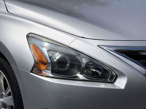 Used 2015 Nissan Altima 2.5 SV w/ Convenience Package FWD image 9