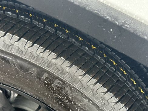 Used 2023 Chevrolet Traverse LT w/ Midnight/Sport Edition image 11