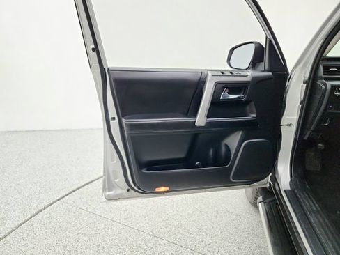 Used 2016 Toyota 4Runner SR5 AWD/4WD image 22