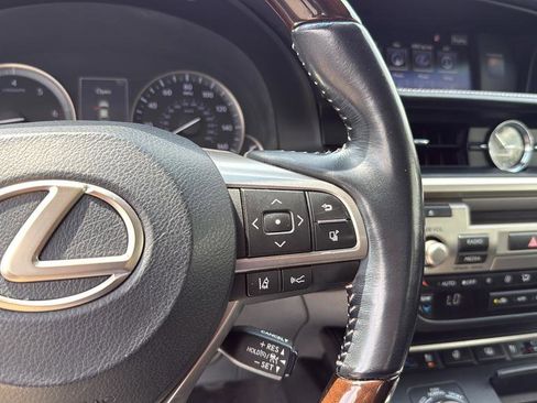 Used 2016 Lexus ES 350 w/ Luxury Package w/Wood Trim FWD image 22