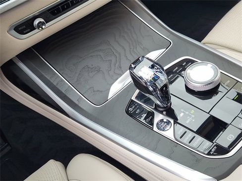 Used 2020 BMW X7 M50i w/ Dynamic Handling Package image 19