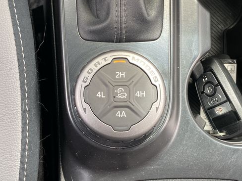 Used 2024 Ford Bronco Outer Banks AWD/4WD image 33