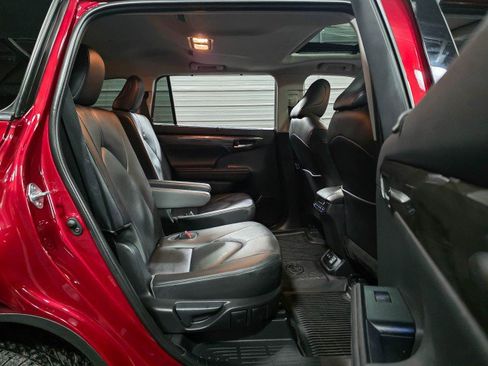 Used 2020 Toyota Highlander Limited image 19
