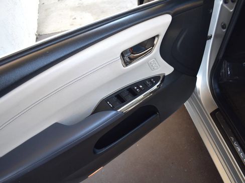 Used 2014 Toyota Avalon Limited w/ Technology Package FWD image 40