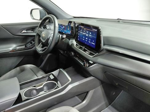 Used 2025 Chevrolet Equinox LT image 22