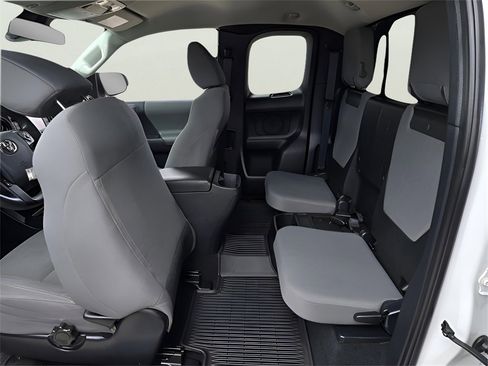 Used 2019 Toyota Tacoma SR image 27