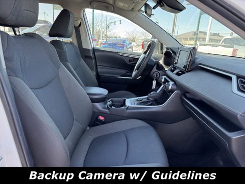 Used 2021 Toyota RAV4 LE image 4