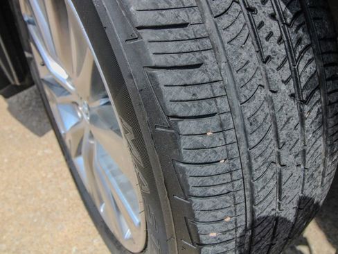 Used 2018 Toyota Camry SE w/ Moonroof Package image 6