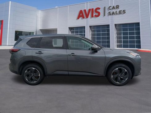 Used 2024 Nissan Rogue SV image 5